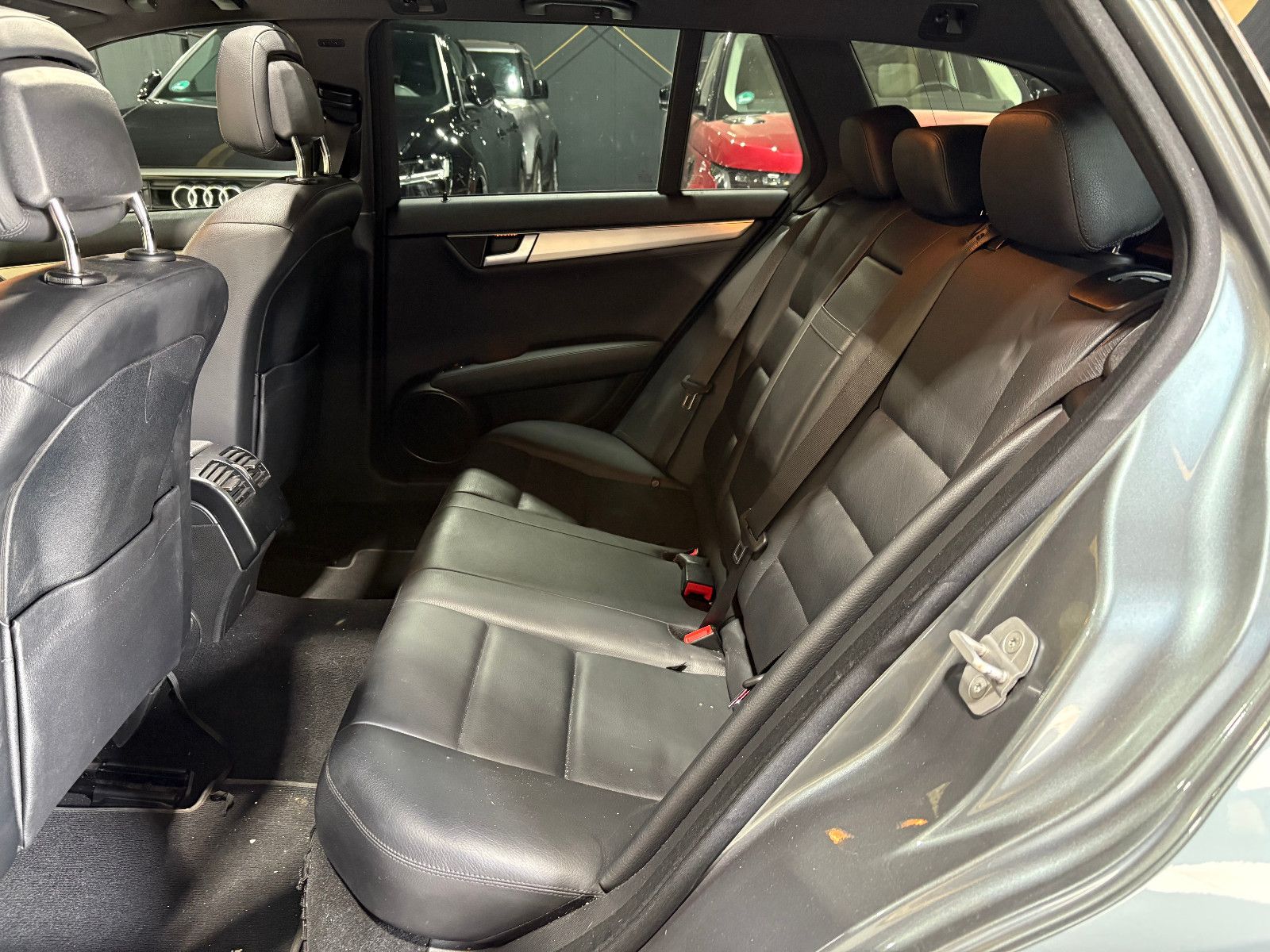 Fahrzeugabbildung Mercedes-Benz C 350 T-Modell CGI BlueEfficiency/PANO/NAVI/SHZ/