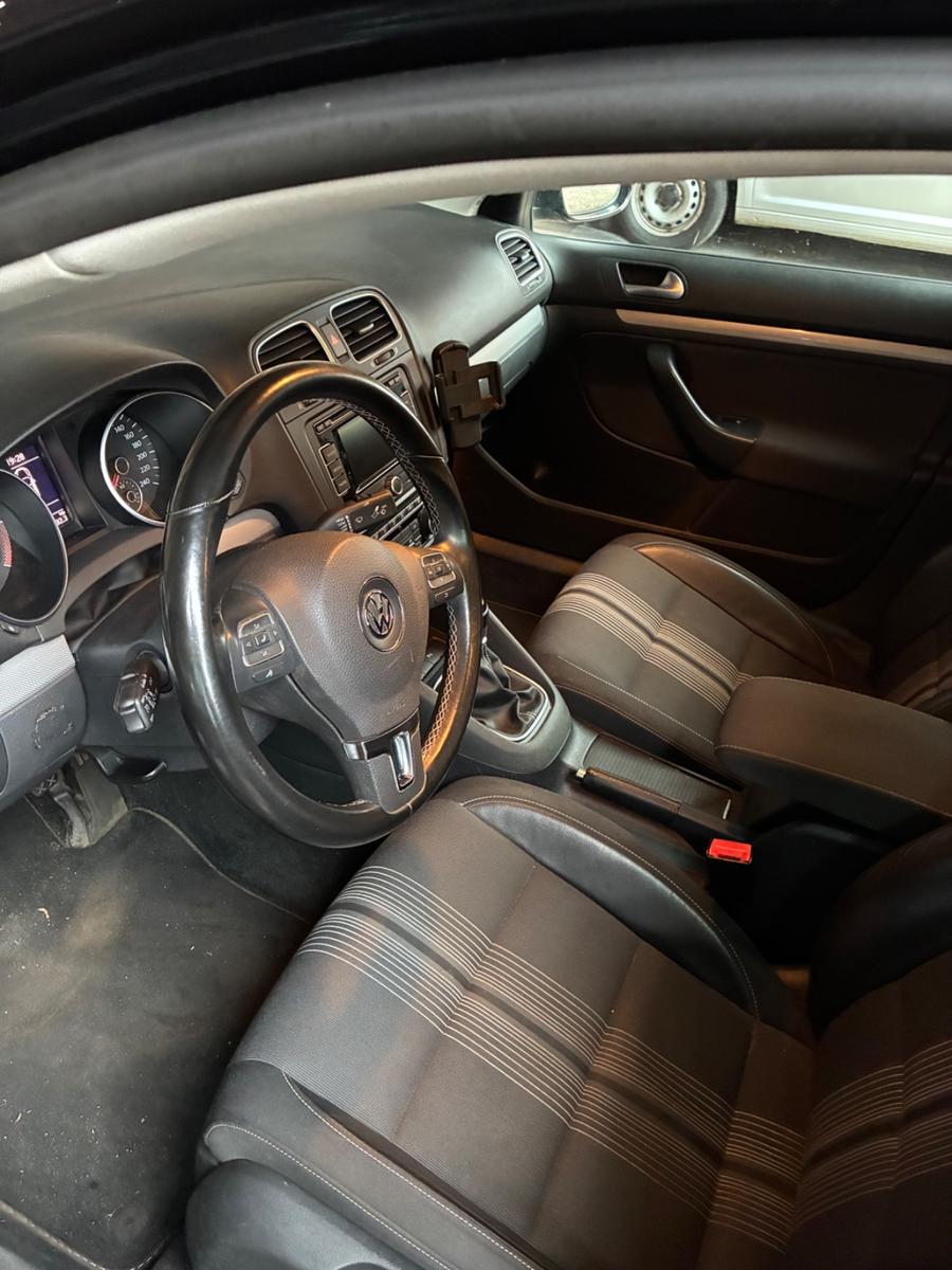 Volkswagen Golf 2012 — engine 1.598 cm³, 105 HP (77kW)