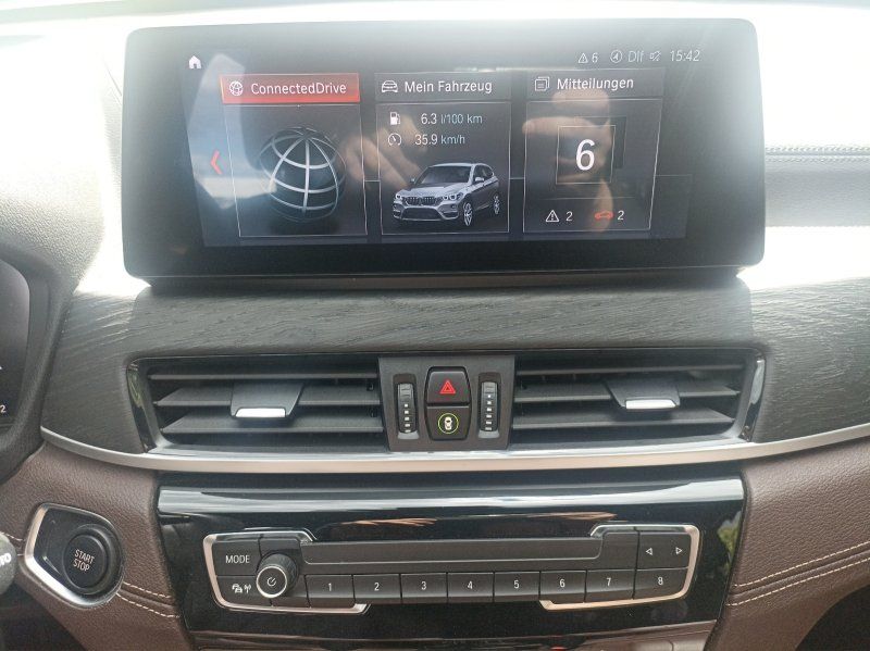 Fahrzeugabbildung BMW X1  xDrive25e  Sport Line