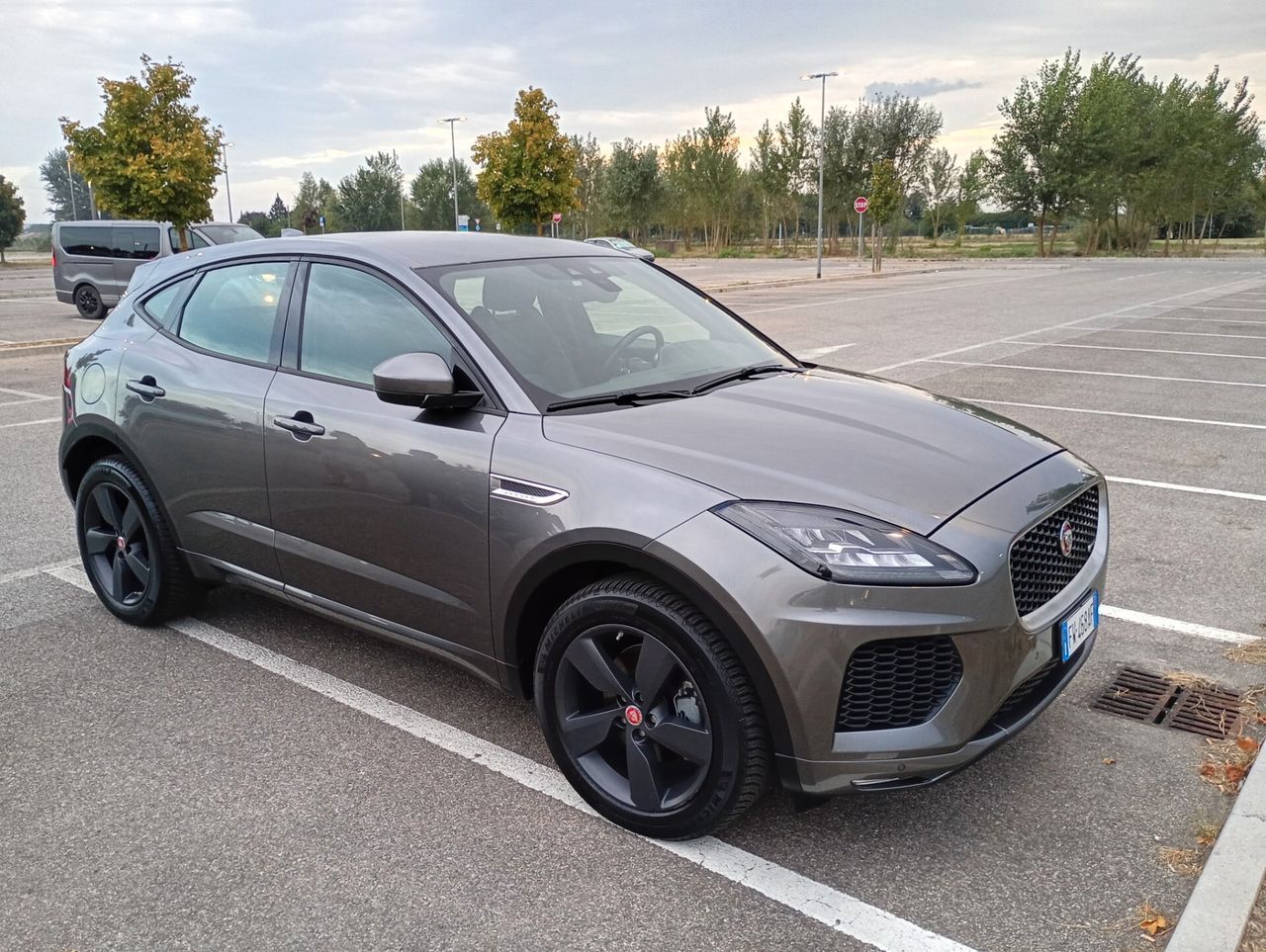 Jaguar E-Pace 2.0D 150 CV AWD R-Dynamic imagem 2