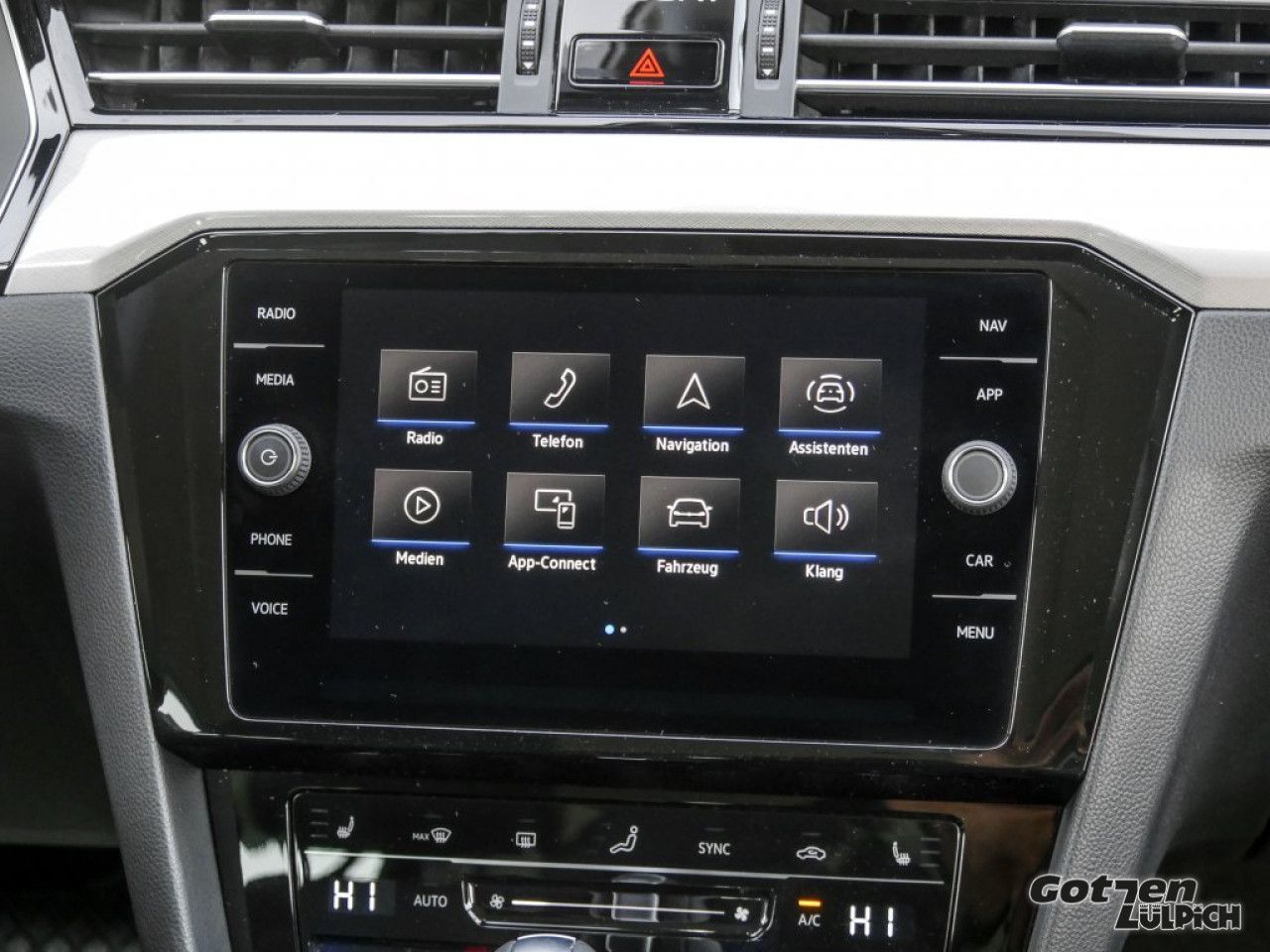 Fahrzeugabbildung Volkswagen Passat Variant Business 1,5TSI DSG Navi Klima
