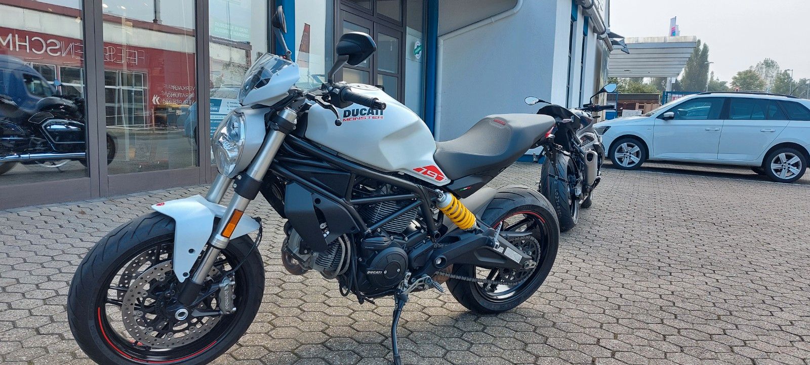 Fahrzeugabbildung Ducati Monster 797    Neuzustand   + Zubehör