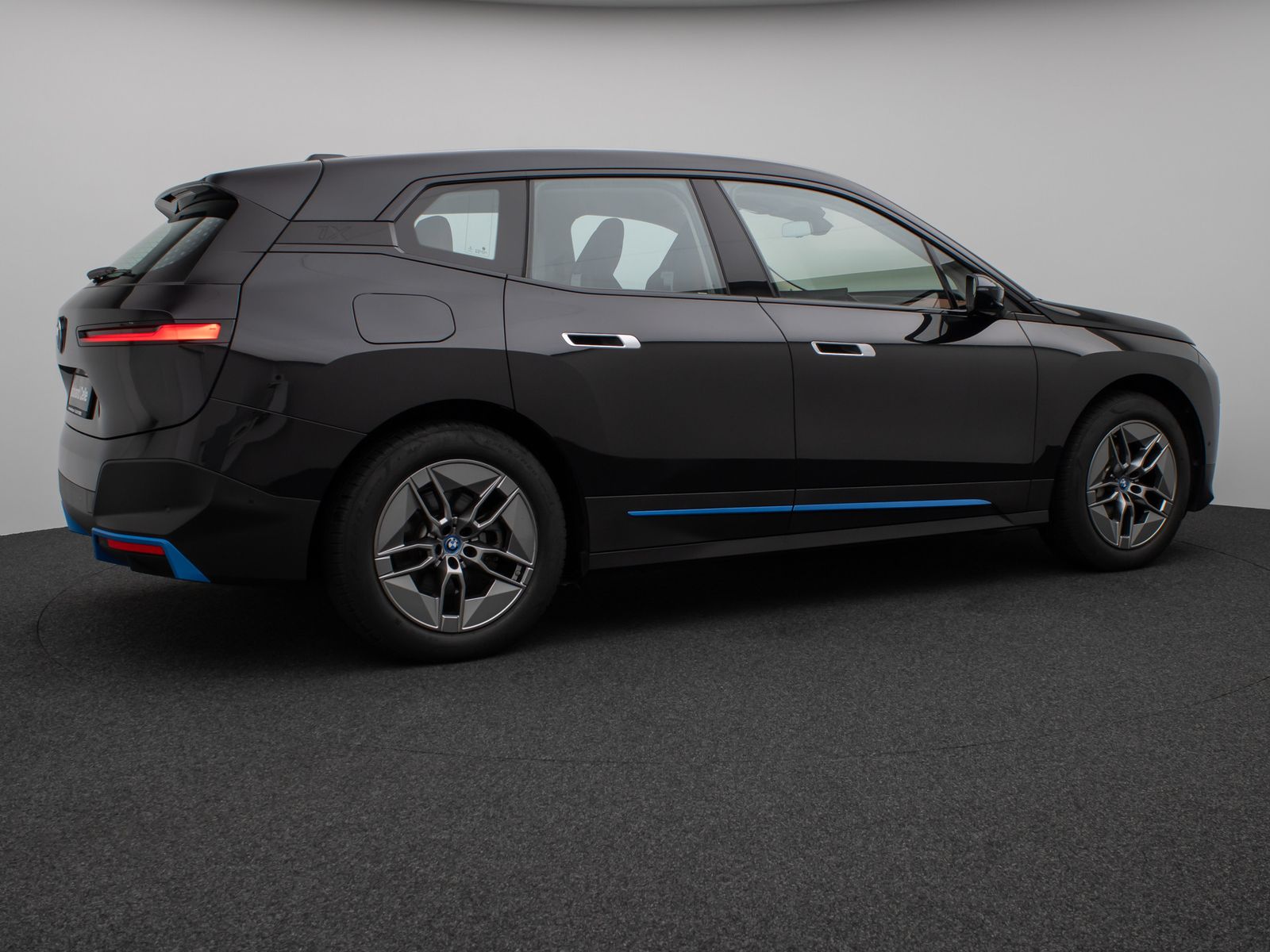 Fahrzeugabbildung BMW iX xD50 360°H/K DAB ACC SoftCl ACC Komfort 21Zol
