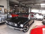 Ford Mustang Fastback - rabenschwarz und blutrot! - Ford Mustang aus 1965: Fastback