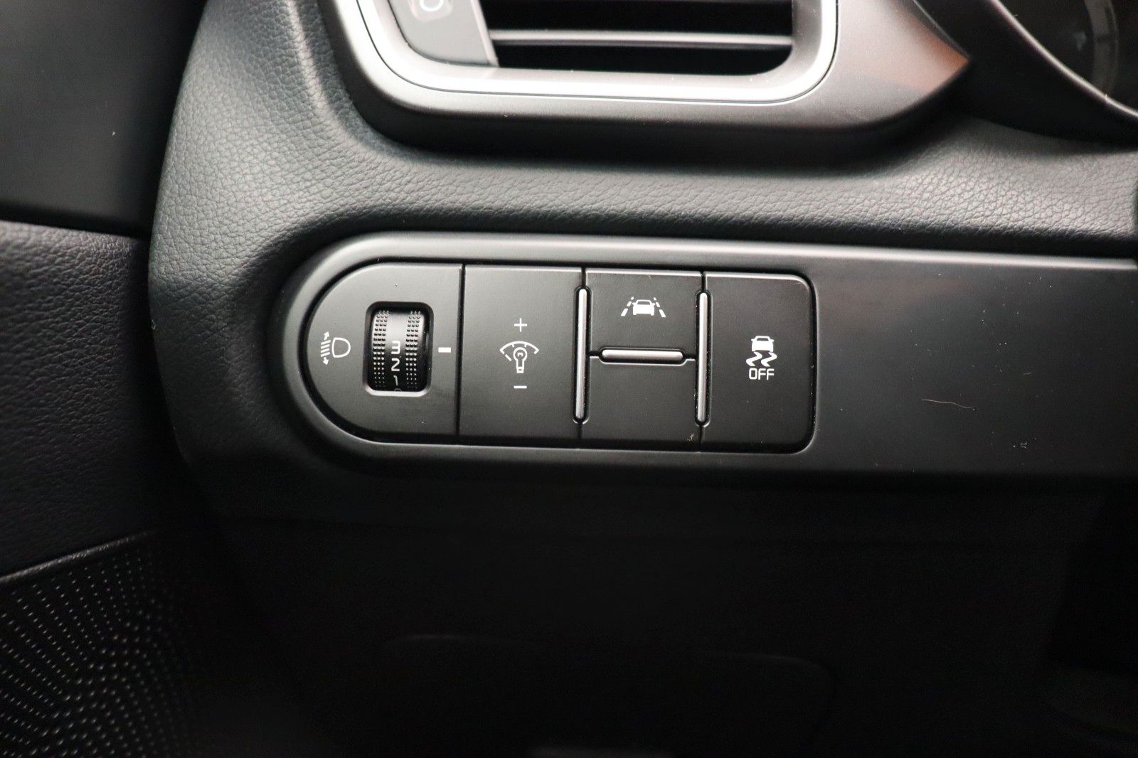 Fahrzeugabbildung Kia Ceed 1.4 TEMPO SHZ LDA
