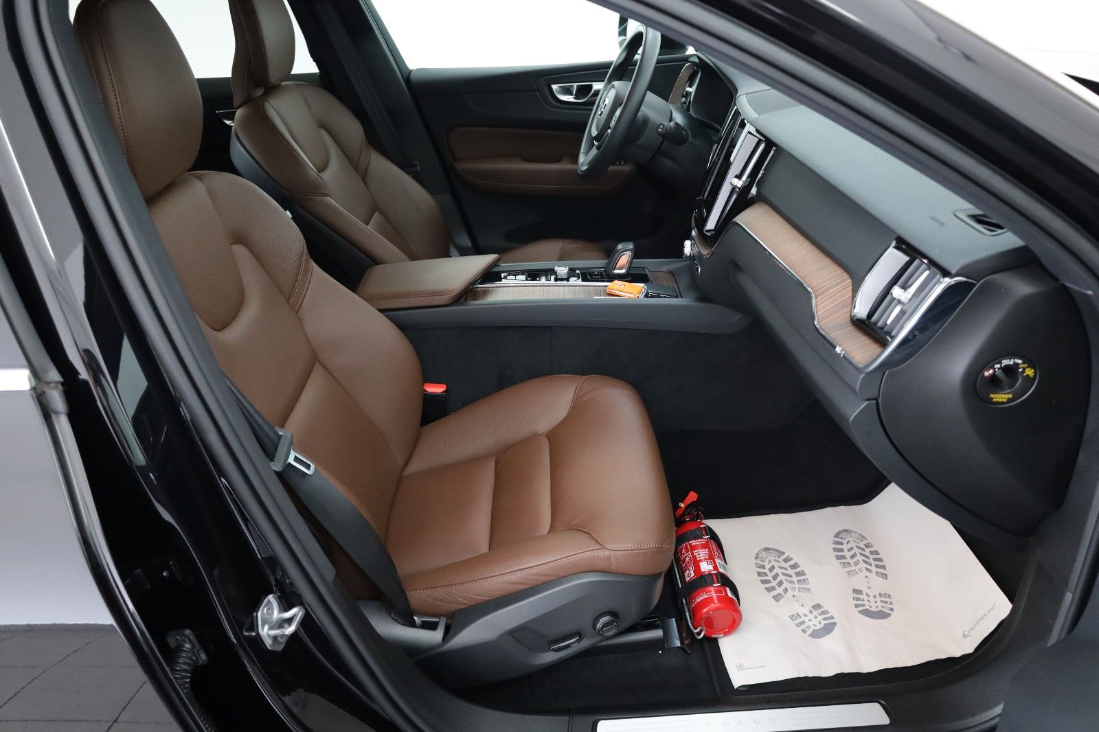 Fahrzeugabbildung Volvo XC 60 Momentum Pro Geartr.Leder,Navi,SH, Kamera