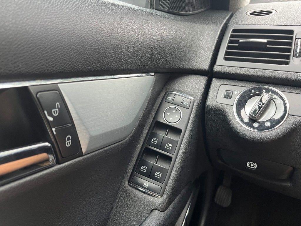 Mercedes-Benz C200 2009 — photo 13
