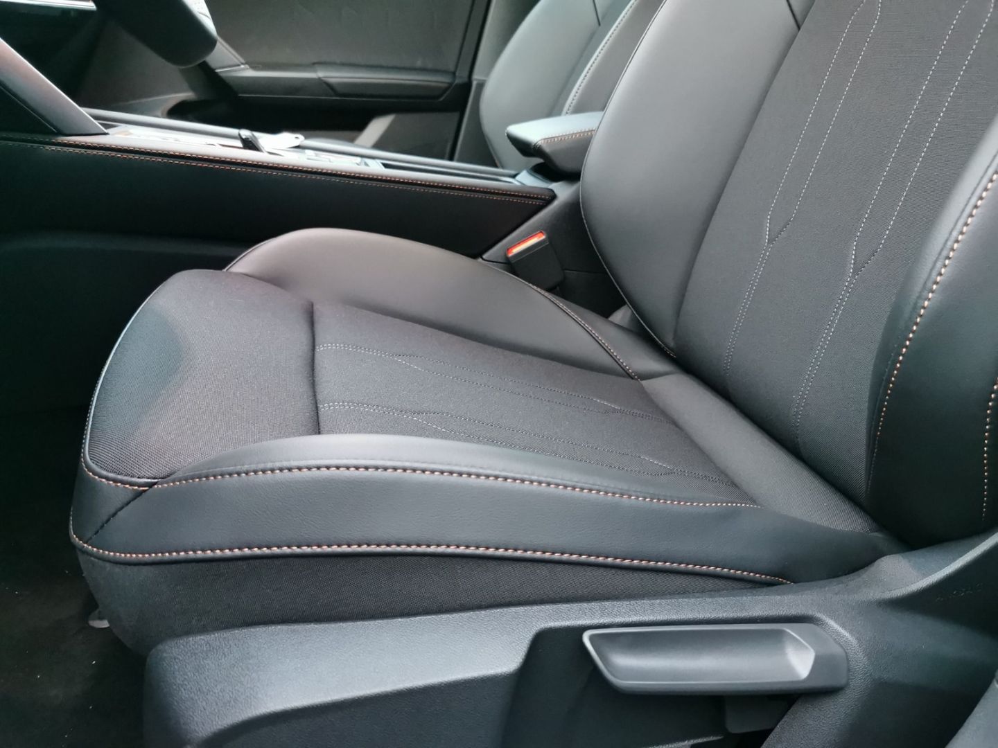 Fahrzeugabbildung CUPRA Formentor Navi digi. Cockpit LED El. Heckklappe