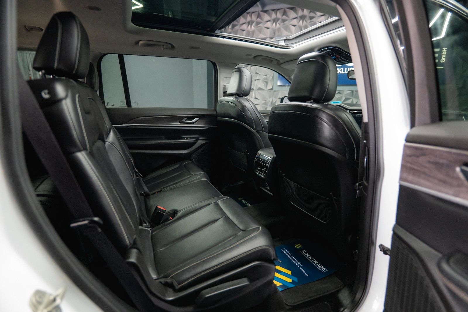Fahrzeugabbildung Jeep Grand Cherokee 3.6 4x4 LIMITED L Night*ACC*Pano*
