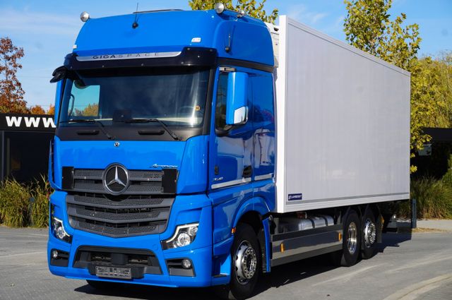 Mercedes-Benz Actros 2548 E6 / GIGA / Cab Lounge chair / Lambe