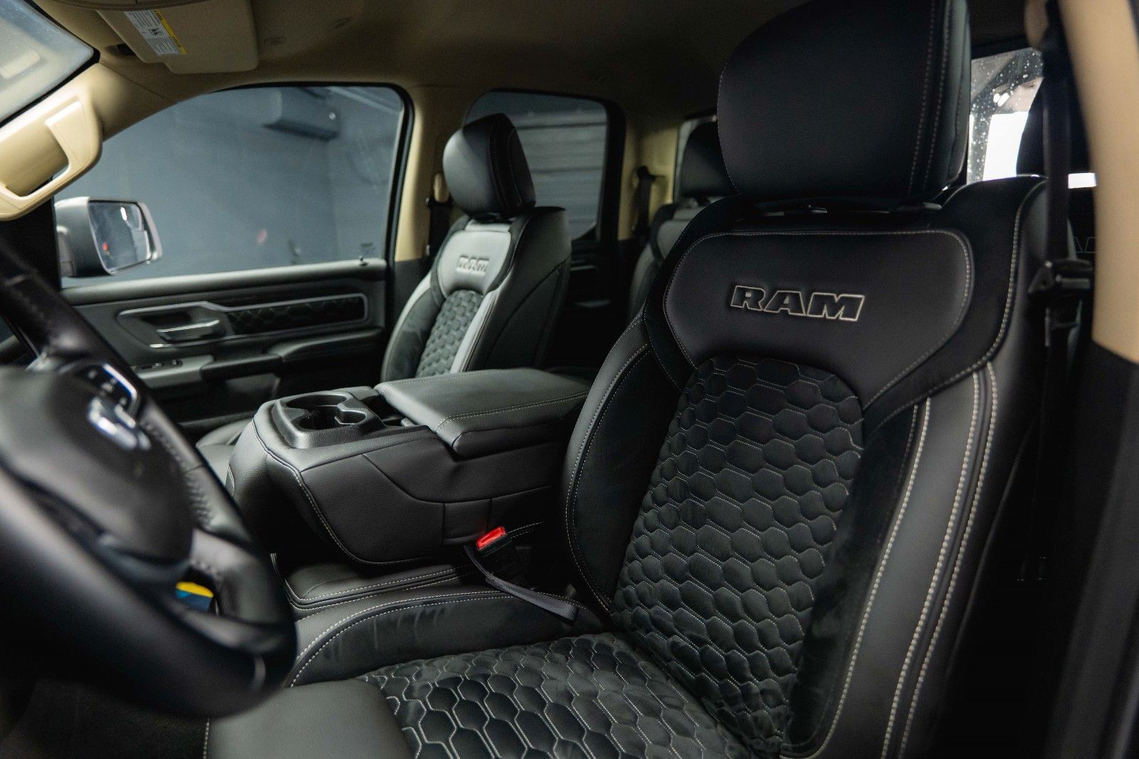 Fahrzeugabbildung Dodge RAM 5.7 V8 HEMI 4x4 OFFROAD LONGBED Limited LED