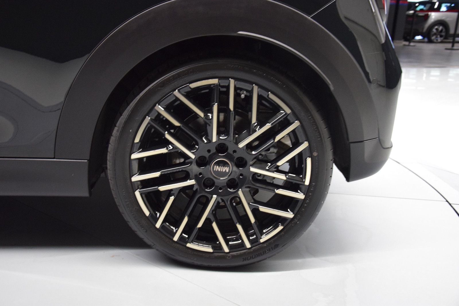 Fahrzeugabbildung MINI Cooper C Favoured Trim Paket-L Pano h/k HuD