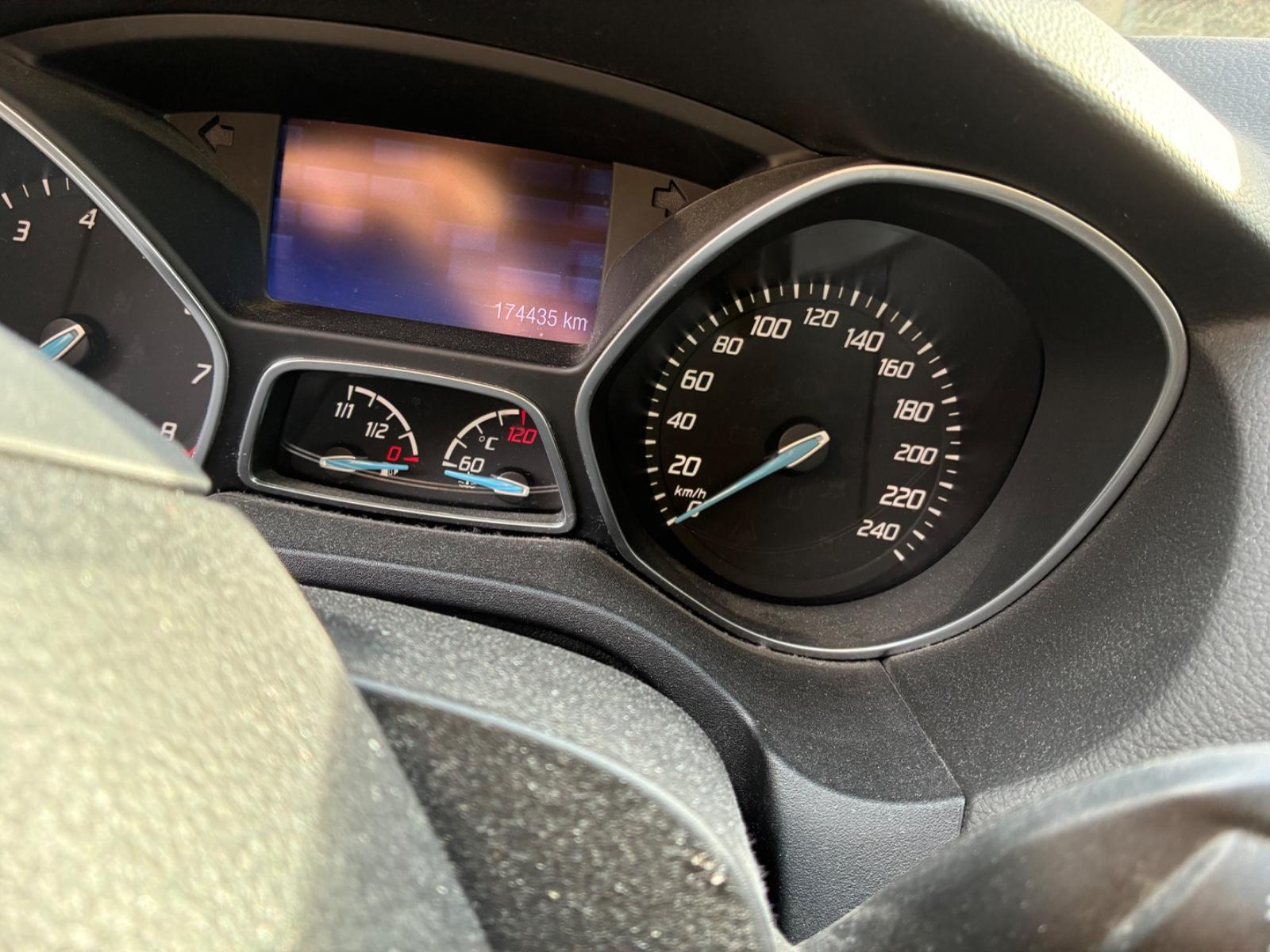 Ford Focus 2012 — engine 999 cm³, 125 HP (92kW)