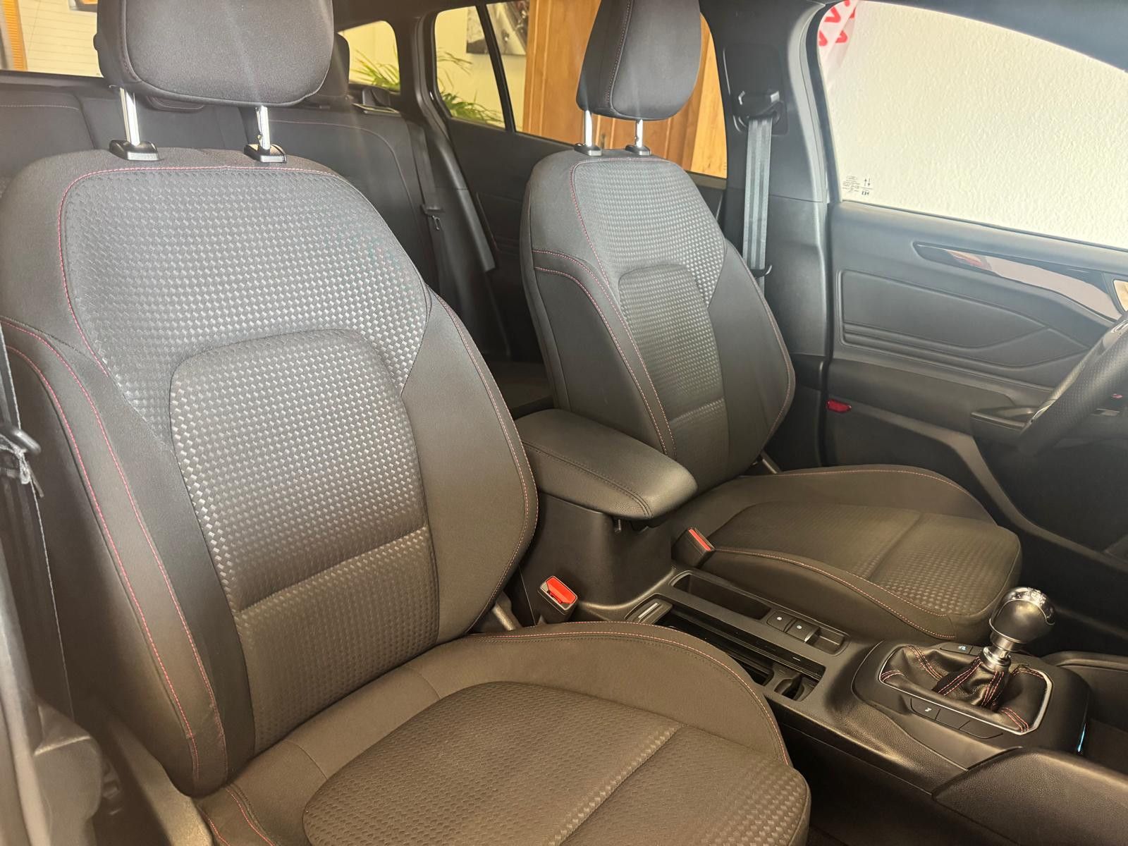 Fahrzeugabbildung Ford Focus 1,5 EcoBoost ST-Line /LED/NAVI/KLIMA