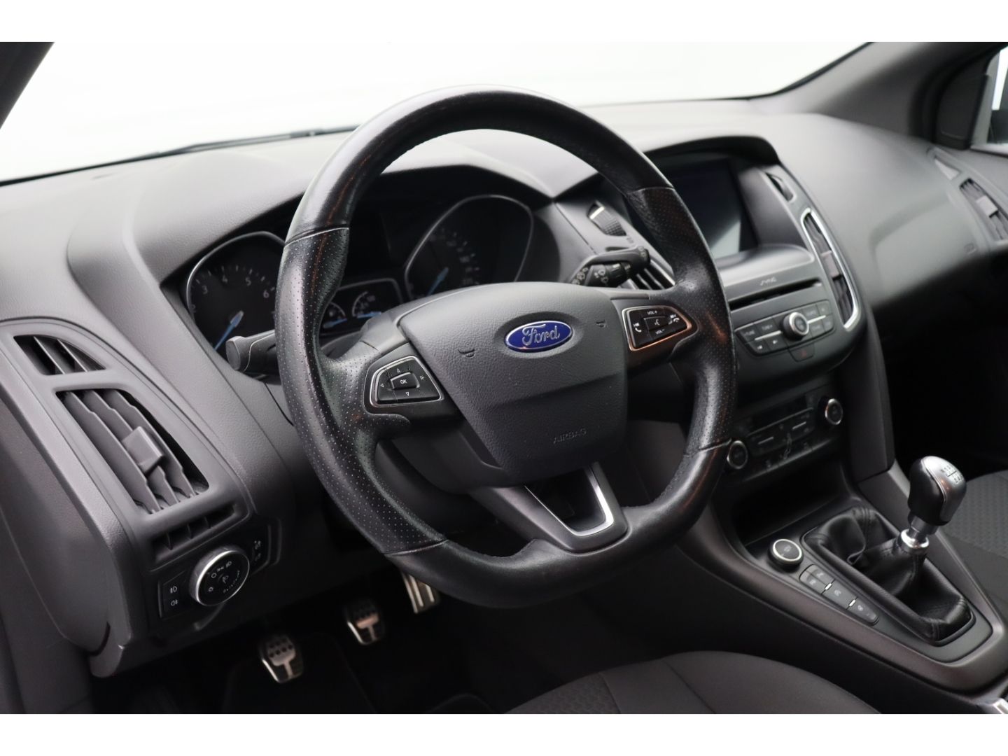 Fahrzeugabbildung Ford Focus 1.0 Turnier ST-Line 2-Zonen-Klimaautom