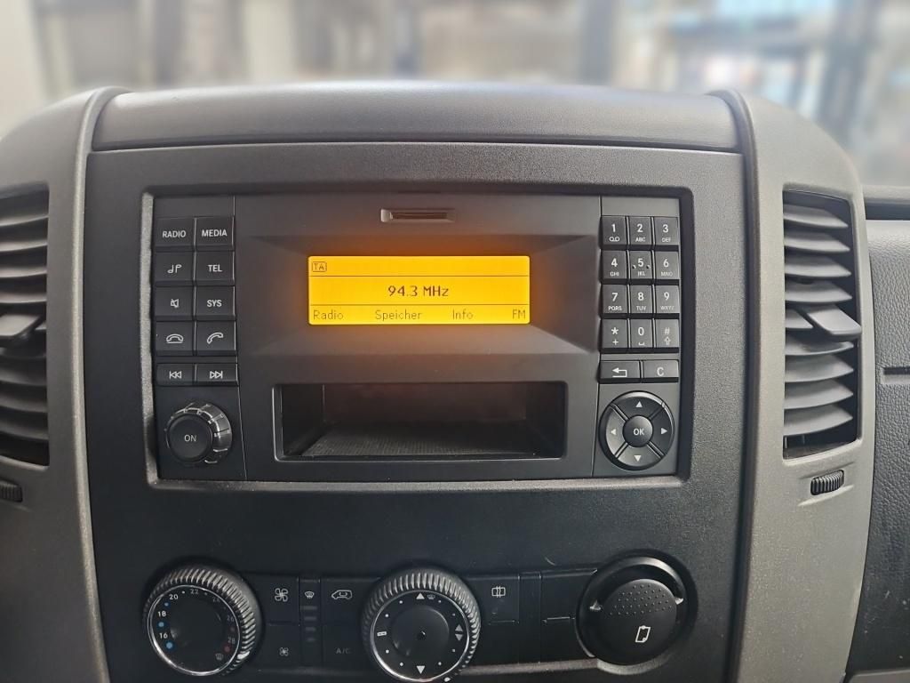 Fahrzeugabbildung Mercedes-Benz Sprinter 316 Doka Pritsche 4x4 6 Sitze Klima