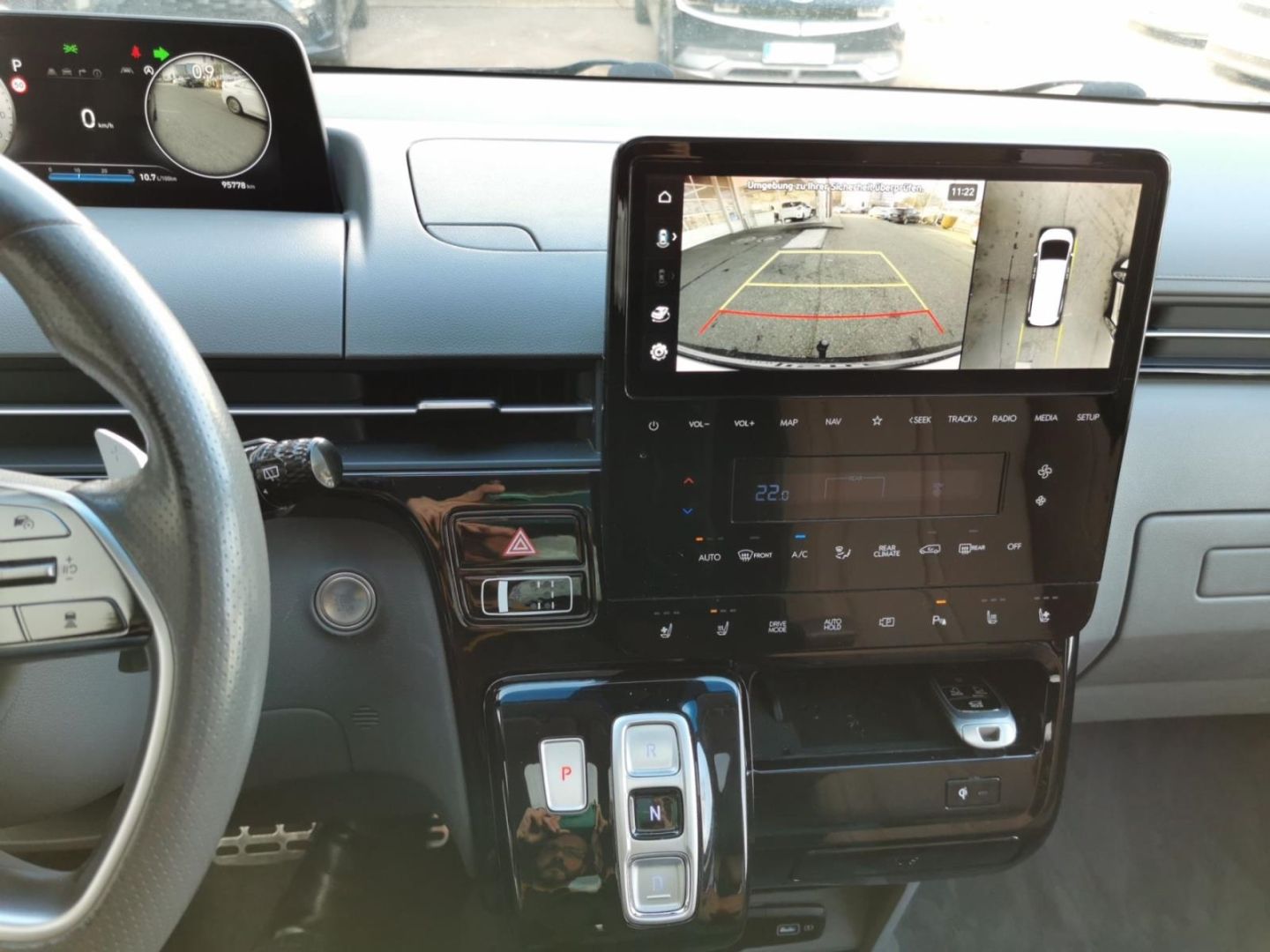 Fahrzeugabbildung Hyundai STARIA Signature 4WD 7-Sitzer PANO+AHK+GARANTIE