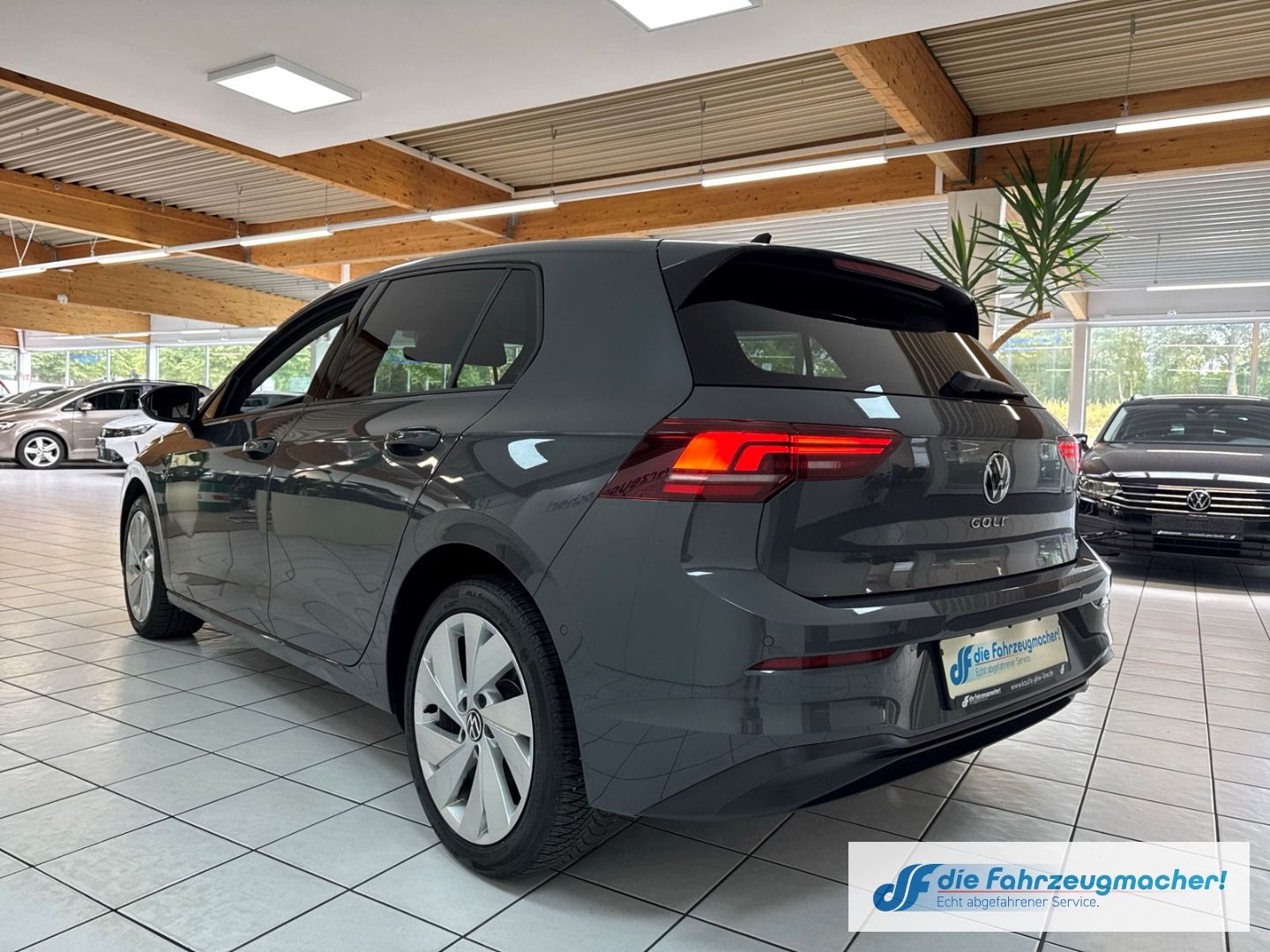 Fahrzeugabbildung Volkswagen Golf VIII 2.0 TDI 110 kW Life Digitales Cockpit