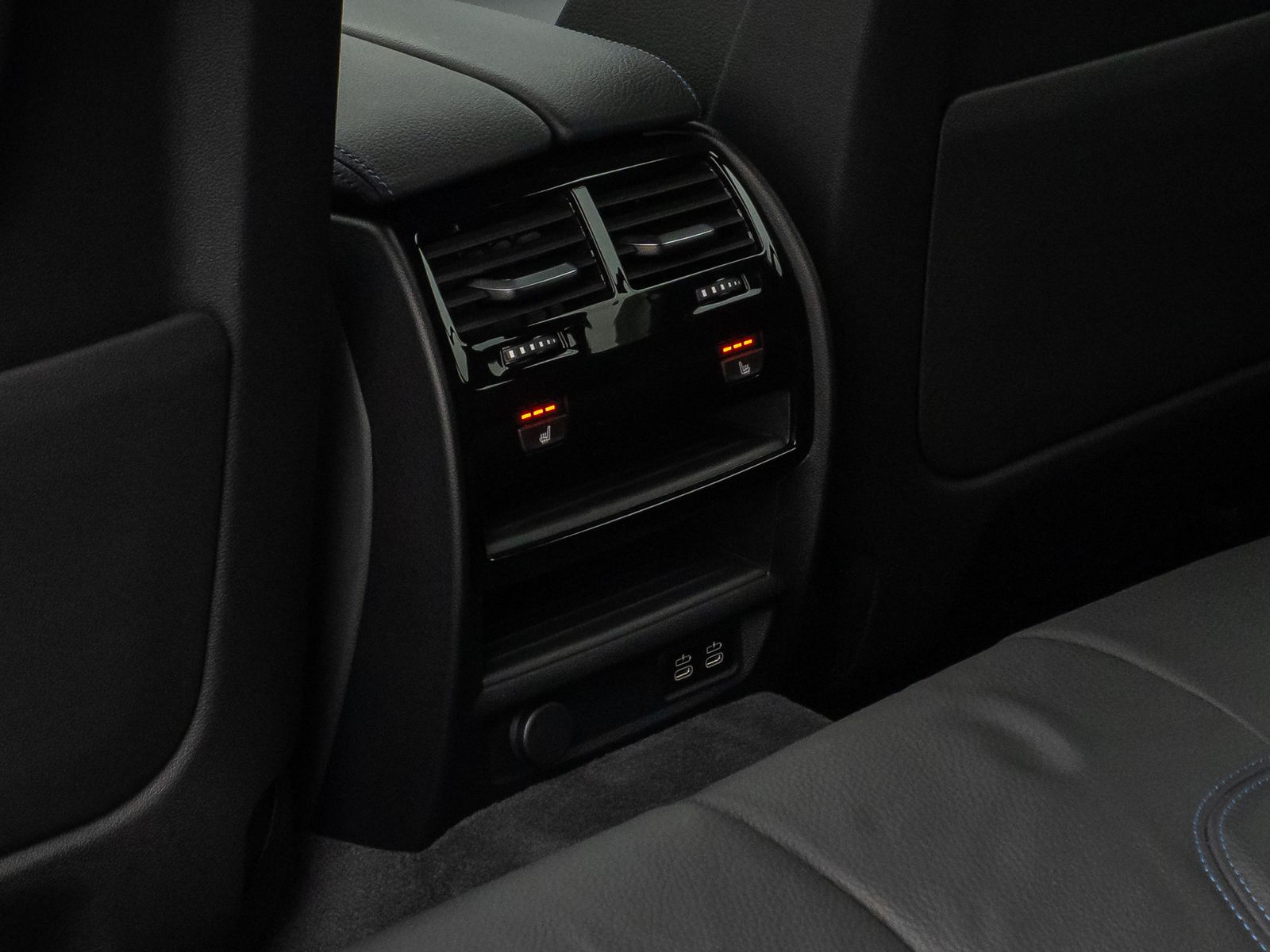 Fahrzeugabbildung BMW 530d xD M Sport Kamera HUD DAB H/K Komfort Alarm