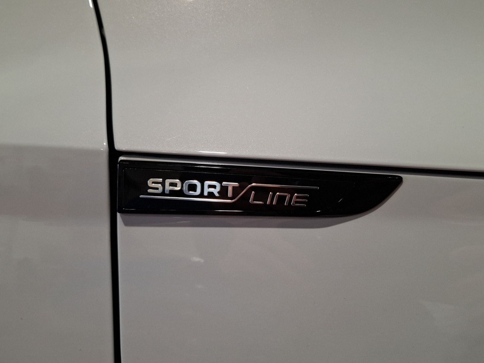 Fahrzeugabbildung SKODA Octavia Combi TDI Sportline DSG Matrix Navi HUD