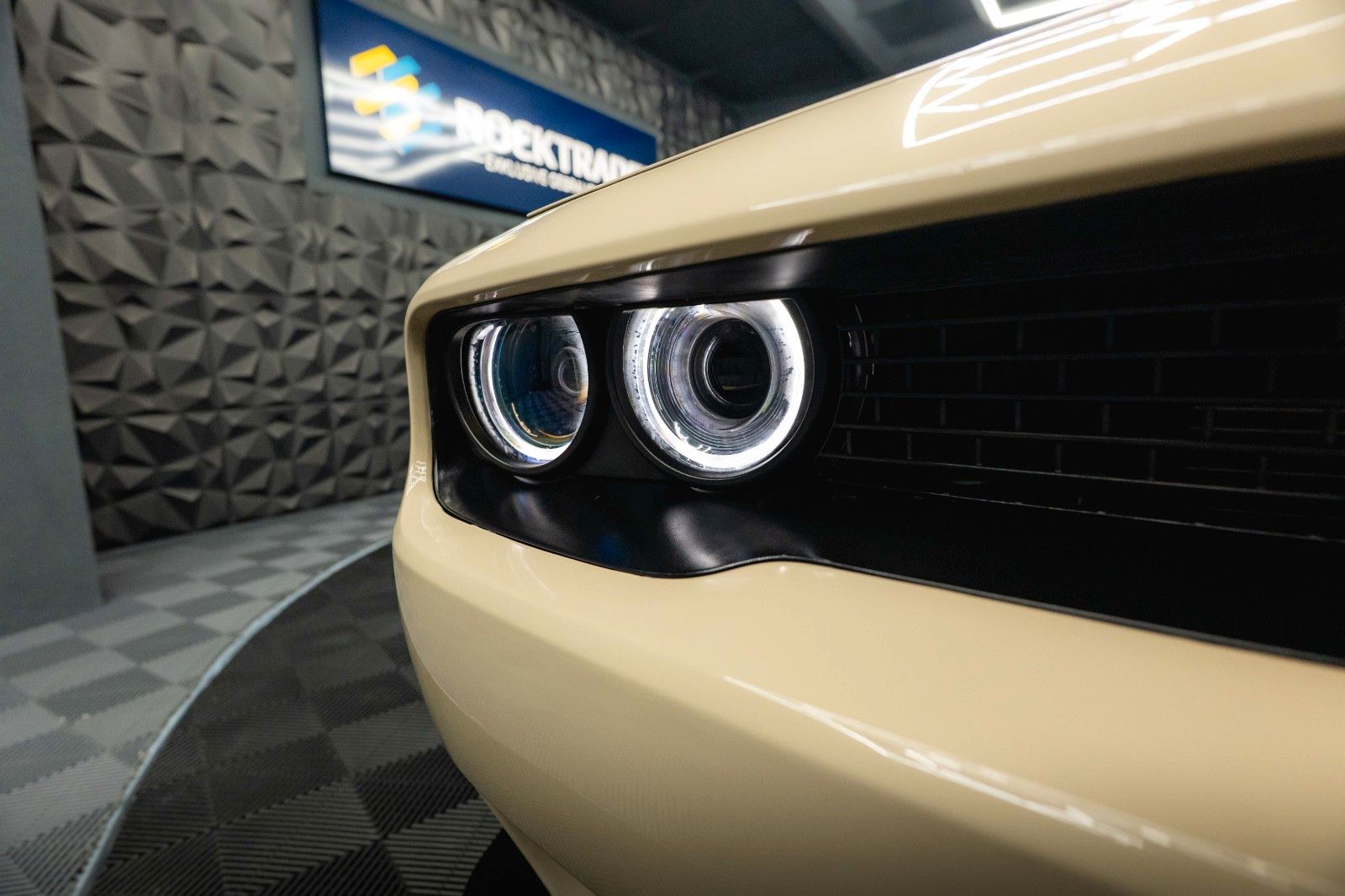 Fahrzeugabbildung Dodge Challenger 6.4 V8 SRT 392 R/T SCAT PACK WIDEBODY