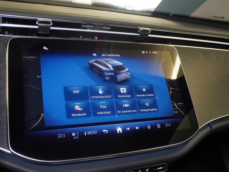 Mercedes-Benz E 220 d T // AVANTGARDE AHK DISTR KAMERA SPUR