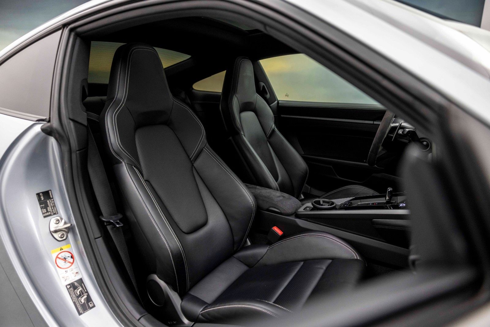 Porsche 911-992 CARRERA COUPE PDK | ABGAS | BOSE imagem 3
