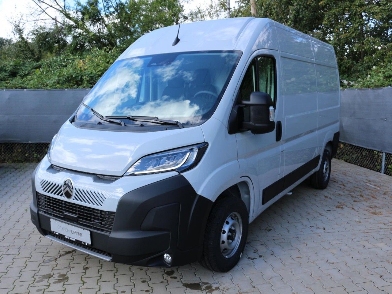 Fahrzeugabbildung Citroën Jumper Kasten Hochraum 33 L2H2 BlueHDi 140