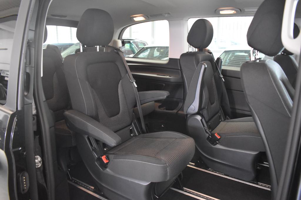 Mercedes-Benz V 220