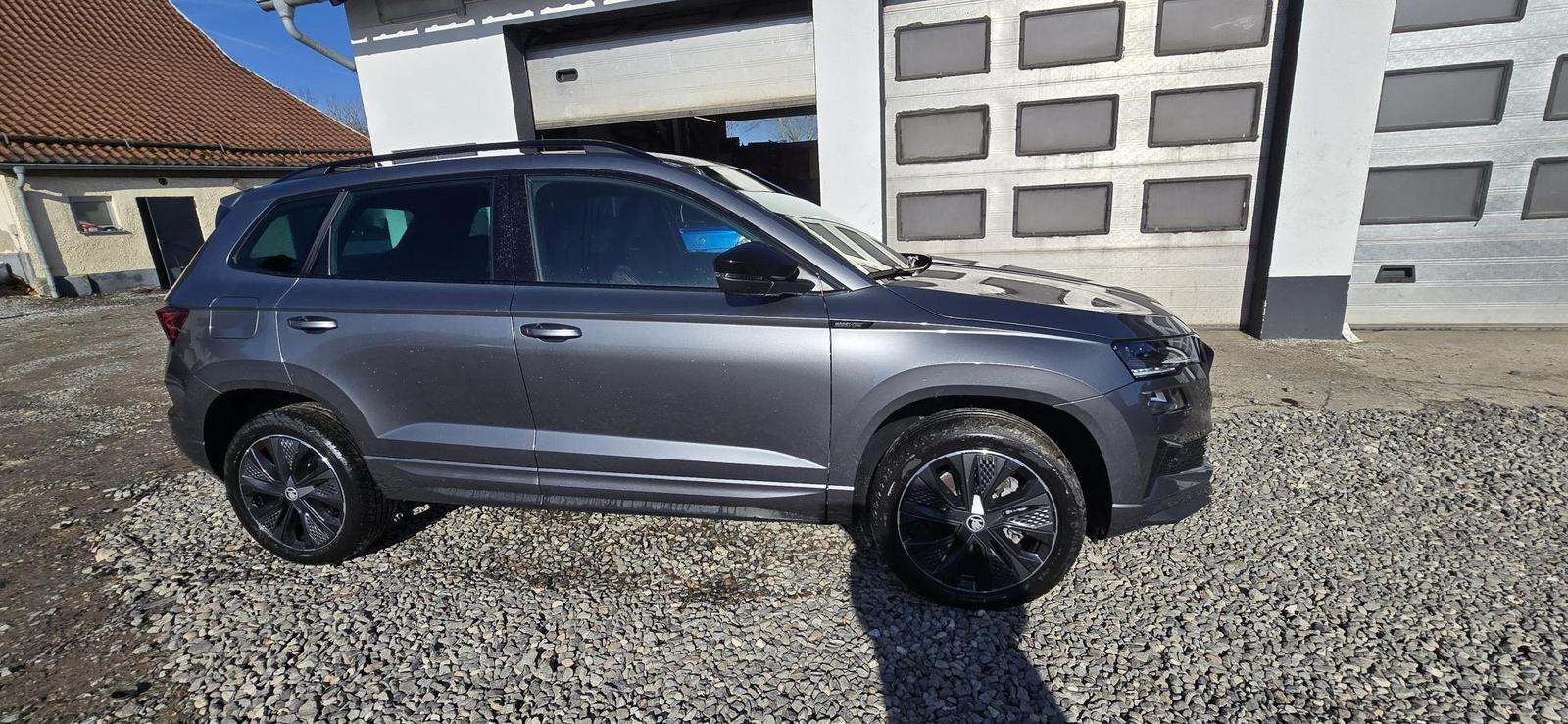 Skoda Karoq (Sportline mit Matrix Beam Scheinwerfer) 1
