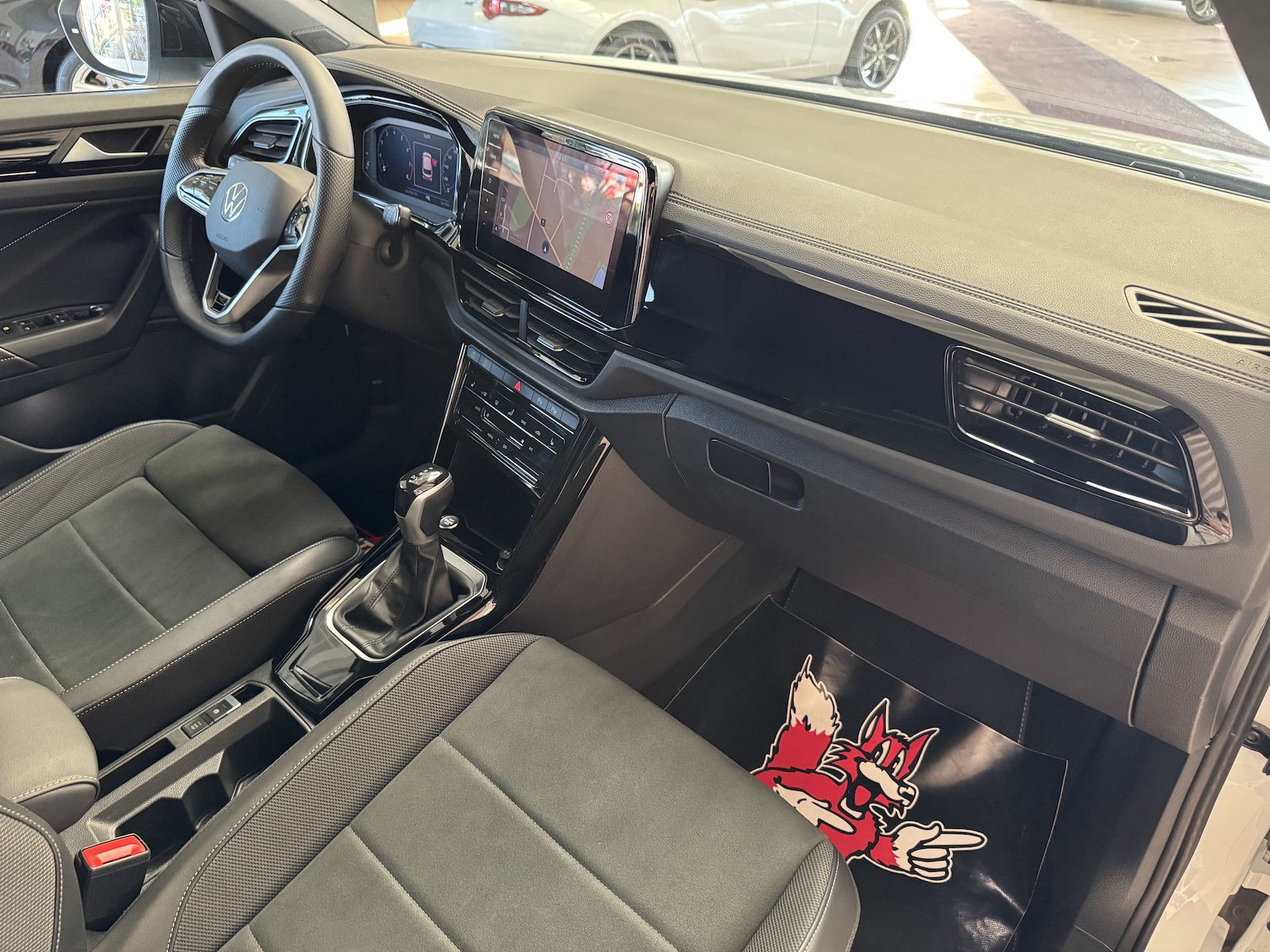 Fahrzeugabbildung Volkswagen T-Roc 1.5 DSG R-Line/Black/1.Hd/Spur/Park/Ahk