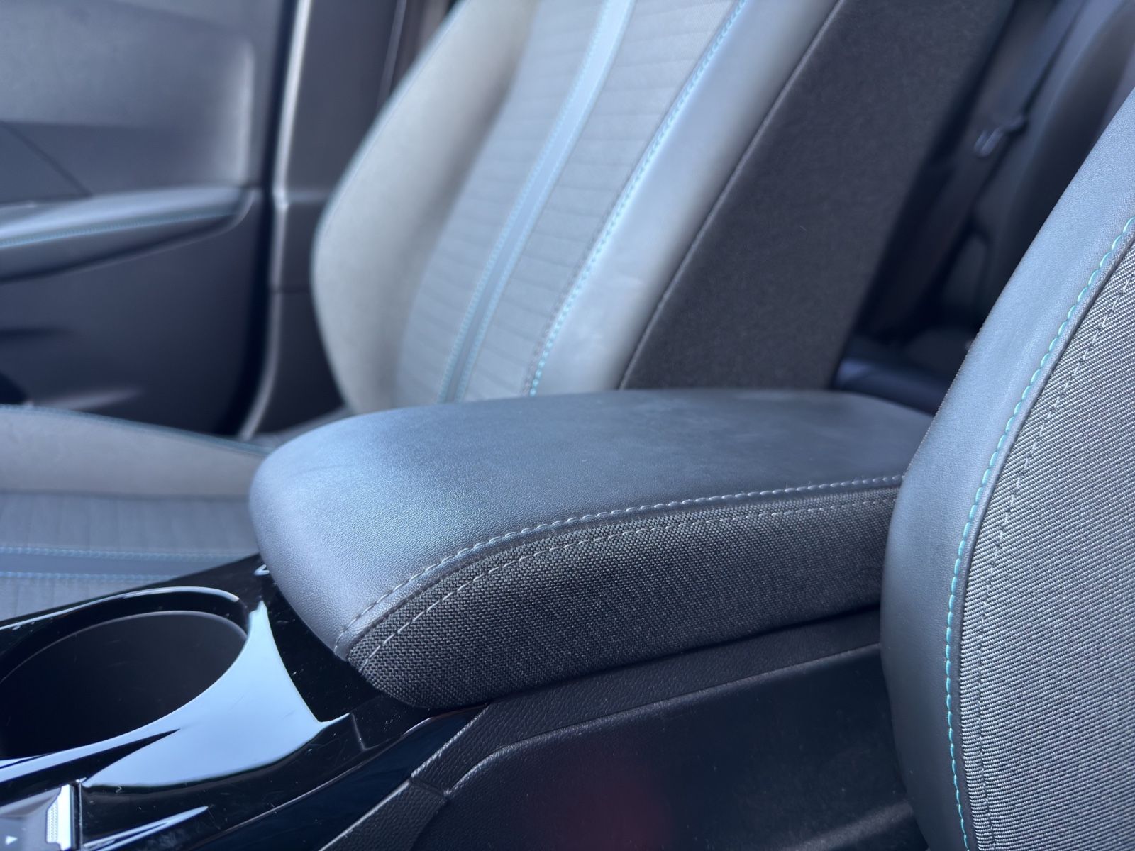 Fahrzeugabbildung Peugeot 2008 Allure 1.5 *CarPlay*SitzHZ*Navi*Kamera*