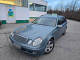 Mercedes-Benz E220 CDi E Klasse 7 Sitzer k... - Mercedes-Benz E 220 aus 2004: Cdi