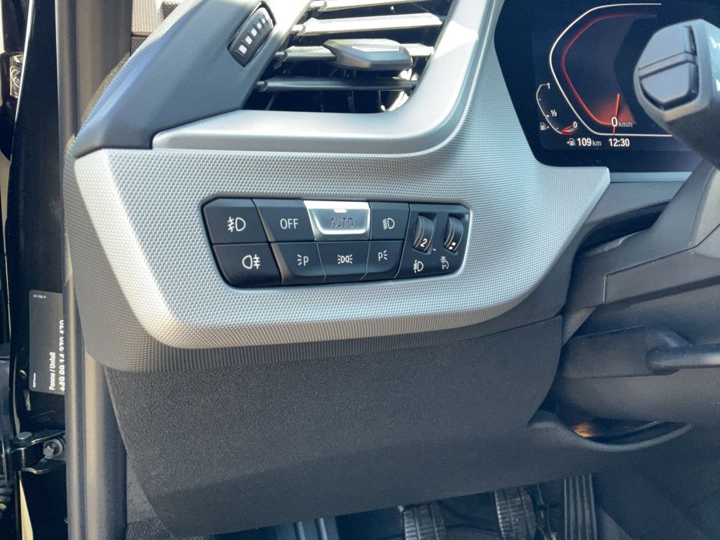 BMW 118i Lim. ADVANTAGE LED NAVI PDC SHZ KLIMA ALU foto 21