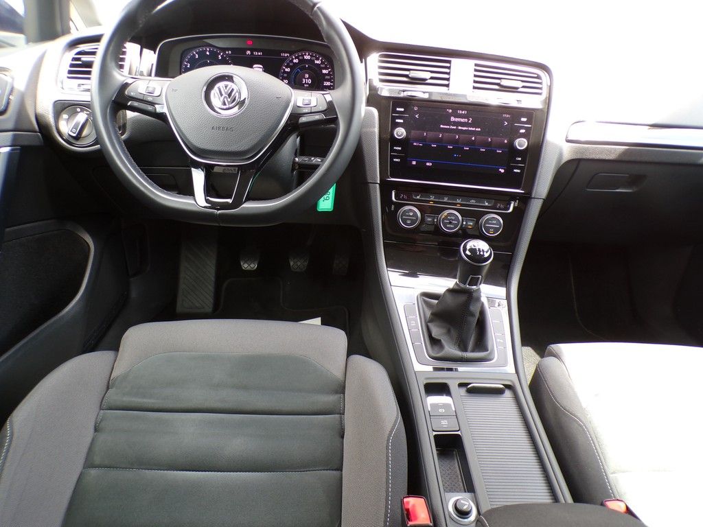 Fahrzeugabbildung Volkswagen Golf VII Variant 1.5 TSI Highline BlueMotion