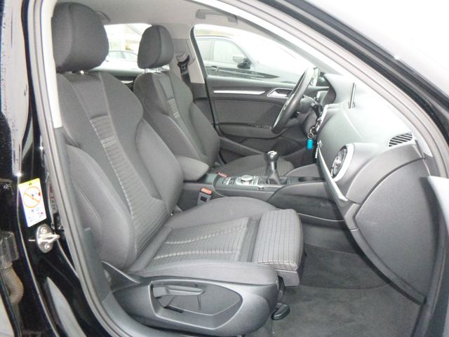 Fahrzeugabbildung Audi A3 1.5 TFSI Limousine sport> 41.875KM/AHK/NAV<