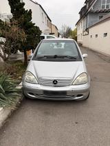 Mercedes-Benz Aus 2 Hand mit nur 80.000 km - Mercedes-Benz A 160 in Augsburg