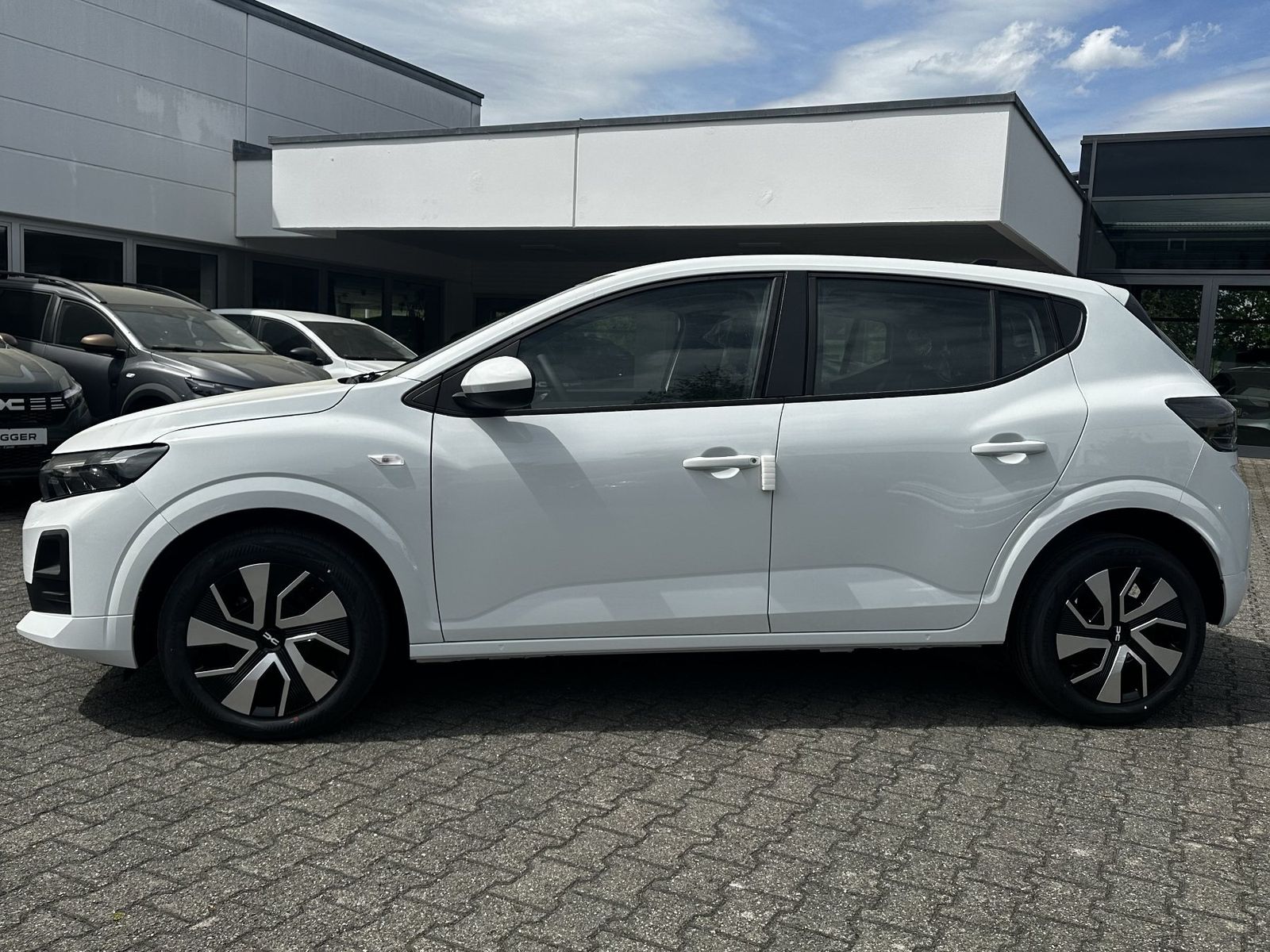 Fahrzeugabbildung Dacia Sandero Expression TCe 100