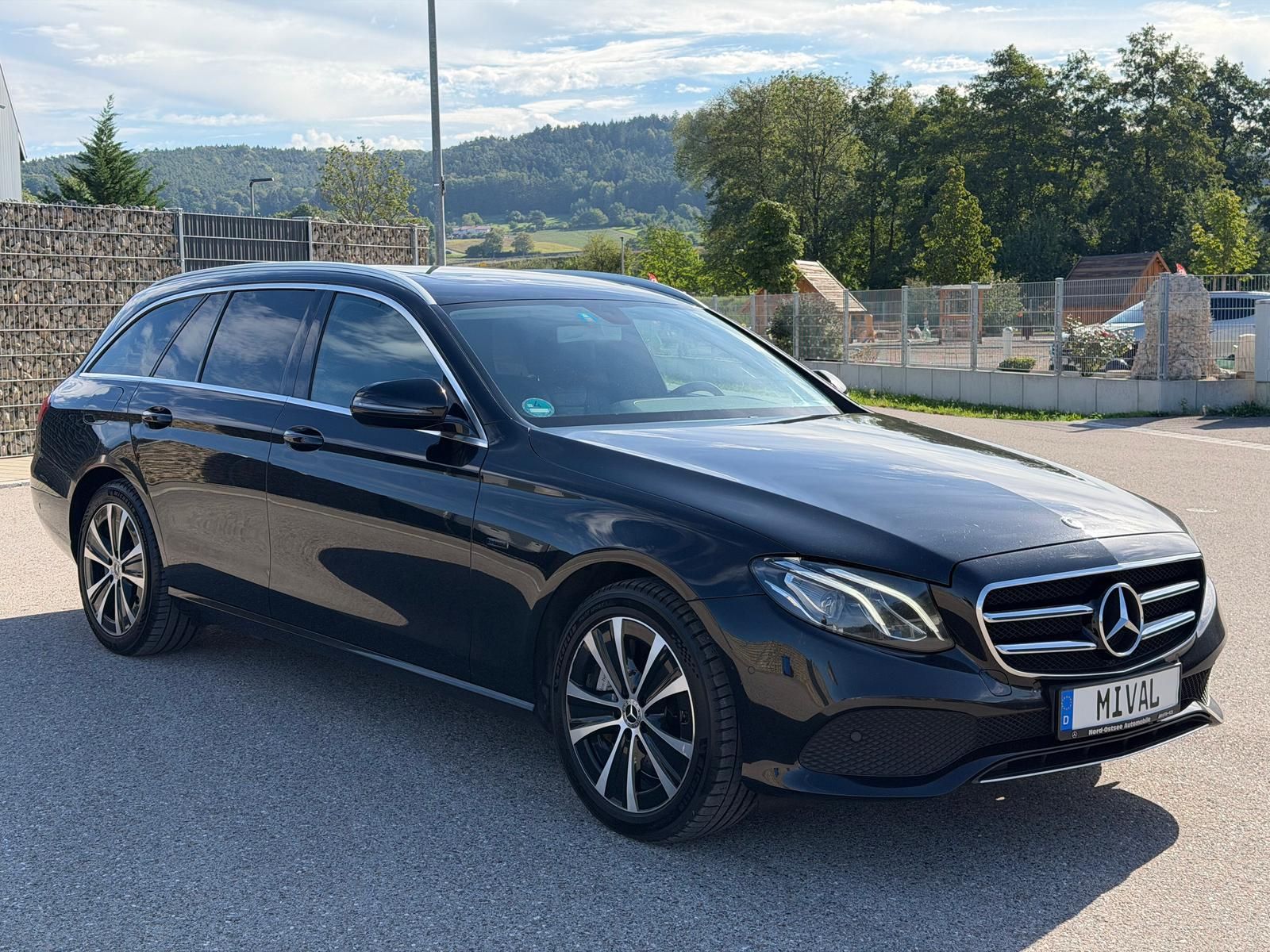 Mercedes E 300 - 1