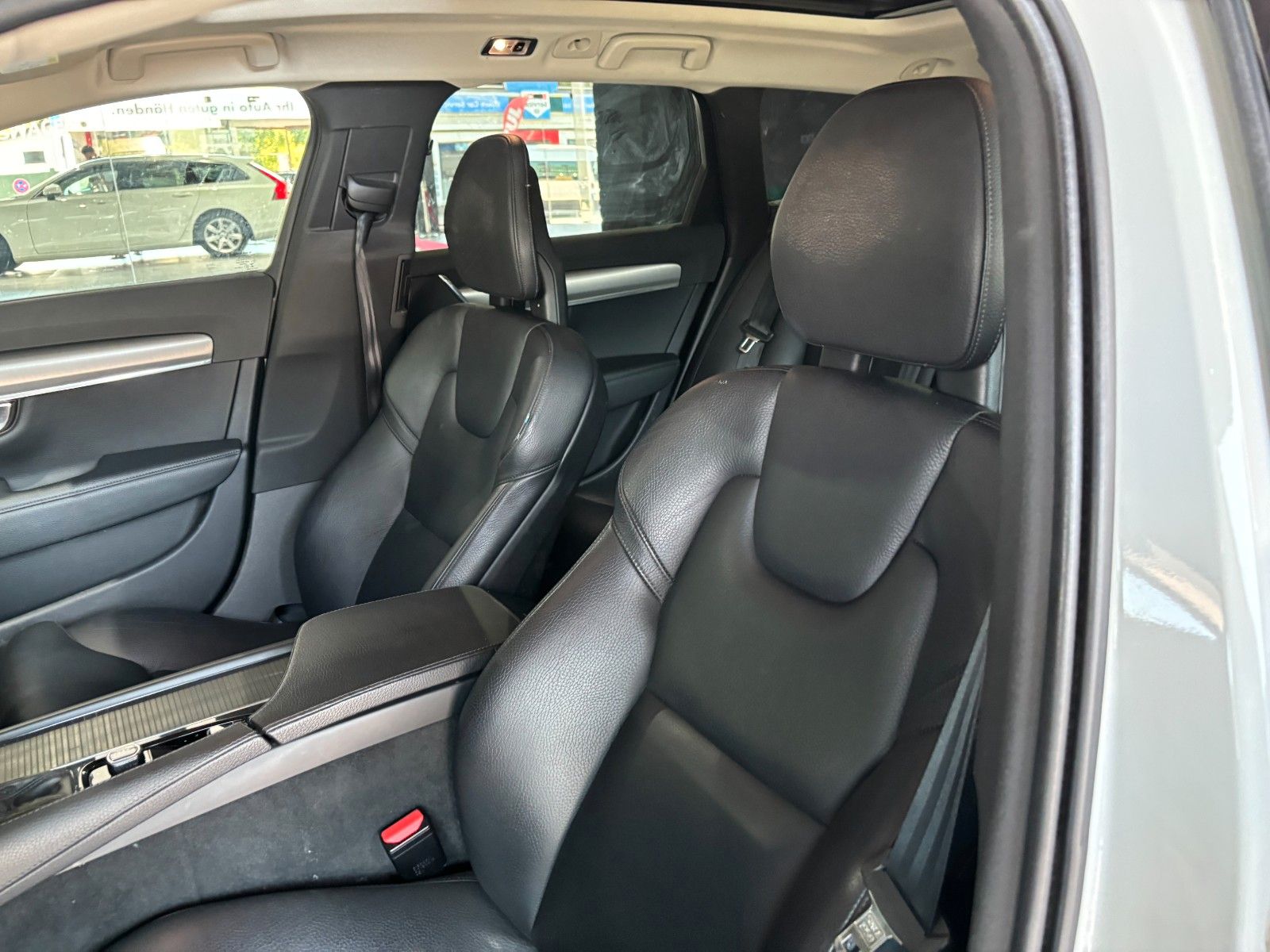 Fahrzeugabbildung Volvo V90 Momentum /KAMERA/PANO/AHK/SHZ/ACC++/LED