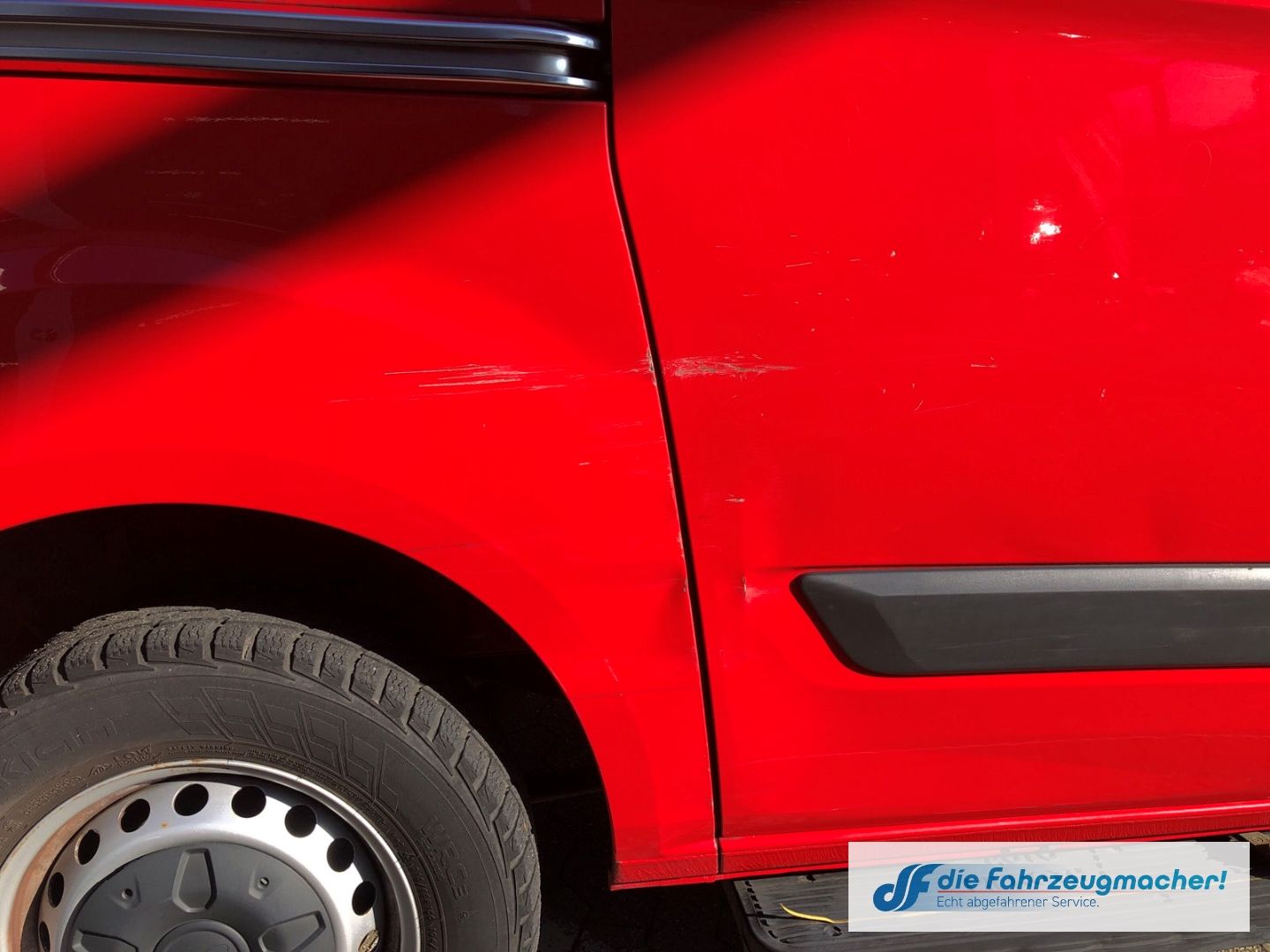 Fahrzeugabbildung Ford Transit Custom Kombi 300 L1 2.2 TDCi *8448