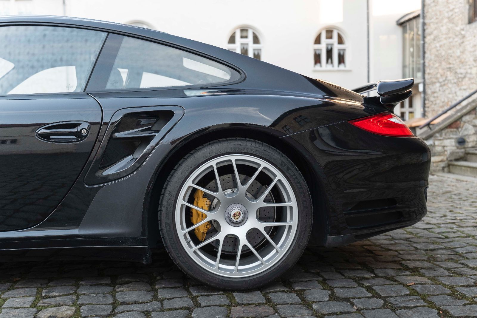 Fahrzeugabbildung Porsche 911 Turbo S Coupe 977 PCCB BOSE SPORT CHRONO NAV