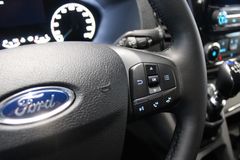 Fahrzeugabbildung Ford Tourneo Custom L1 TREND 8-Sitzer + AHK + Kamera