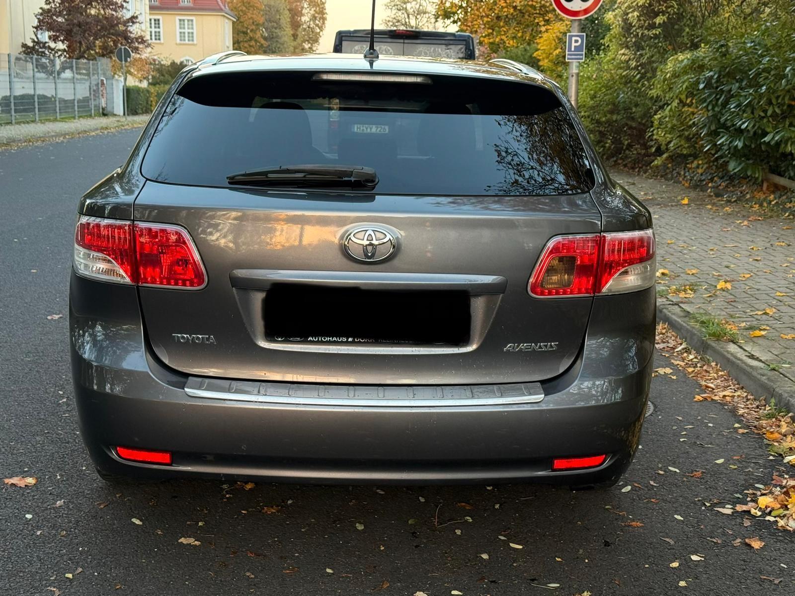 Toyota Avensis 2011 — photo 5