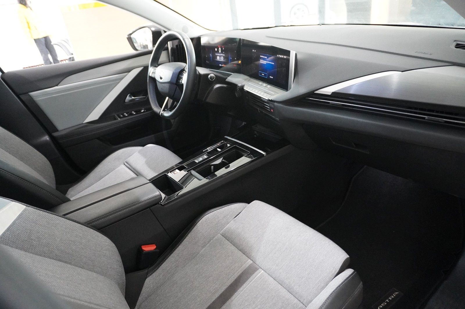 Fahrzeugabbildung Opel Astra L Lim. 1.2T ELEGANCE NAVI/LED/KAMERA/SPORT