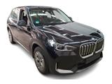 BMW iX1 xDrive30   - schwarze BMW iX1