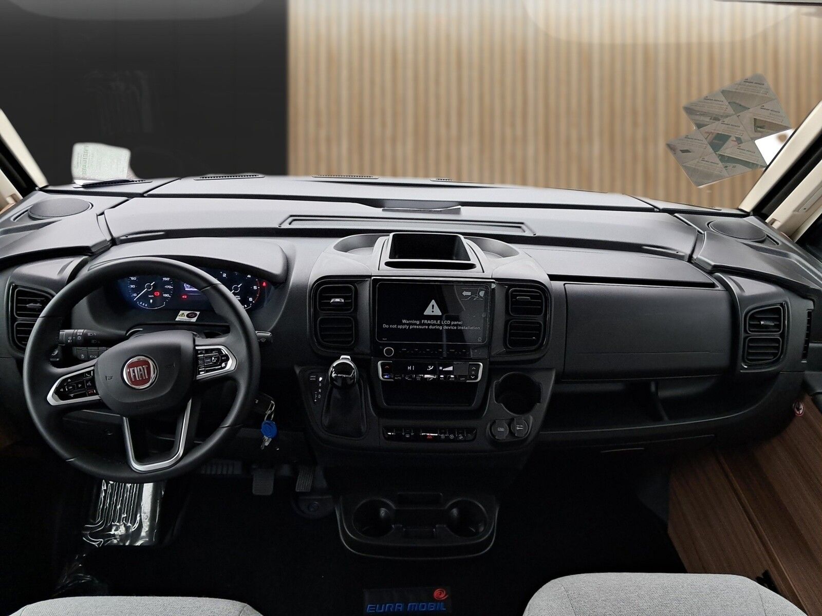 Fahrzeugabbildung Eura Mobil Integra I 760 EF Luminary Plus Paket