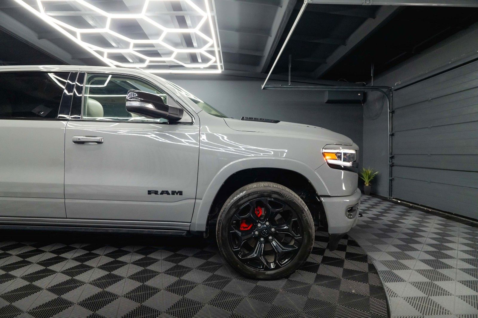 Fahrzeugabbildung Dodge RAM 5.7 V8 HEMI 4x4 LIMITED 10TH ANNIVERSARY ACC