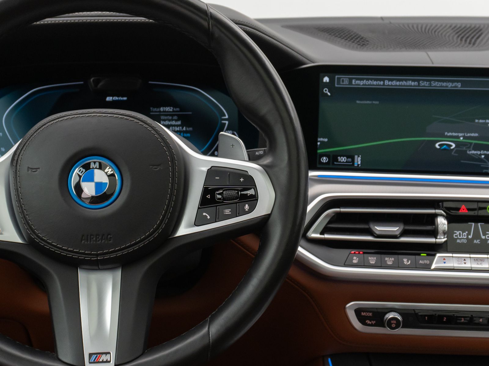 Fahrzeugabbildung BMW X5 xD45e M Sport Panorama 360°HUD HiFi NightVisi