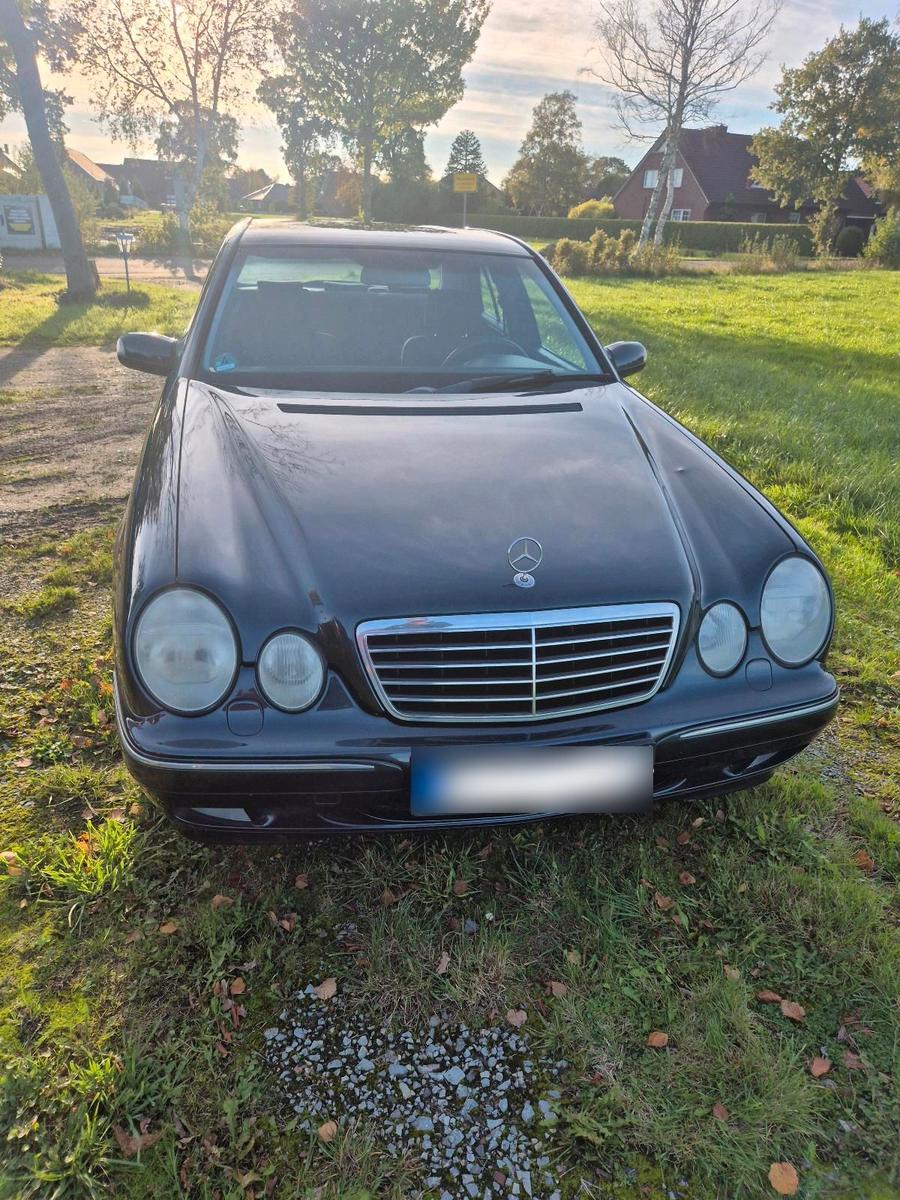 Mercedes-Benz E 220